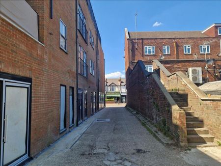 3 bedroom apartment to rent - Photo 3