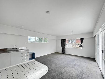 TAKAPUNA - 4 Bedroom House with 2 Bathrooms - Photo 4