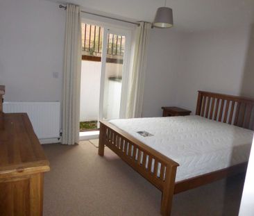 Aviator Place, 112 Crescent Road - Photo 2