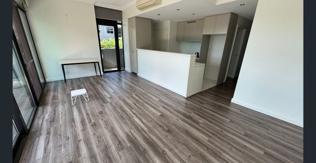 130m2 north facing 2b2b corner position timber floor, privacy and water view - Photo 1