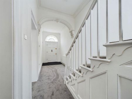 4 bedroom detached house to rent - Photo 2