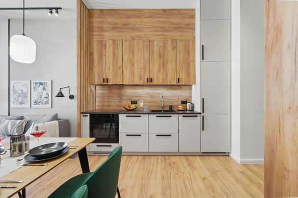 Stylowy Apartament w Doskonałej Lokalizacji - Photo 1