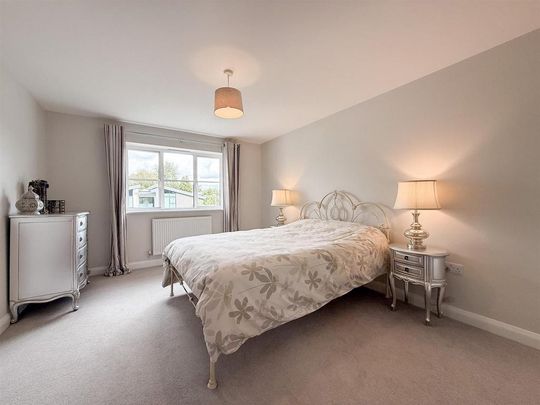 6 bedroom detached house to rent - Photo 1