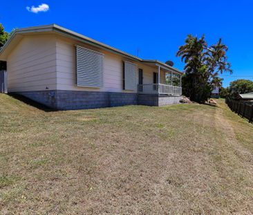 NEAT 3 BEDROOM HOME WITH 2 GARDEN SHEDS IN QUIET CUL-DE-SAC - Photo 2
