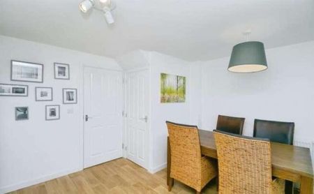 Barry, CF62 - Photo 2