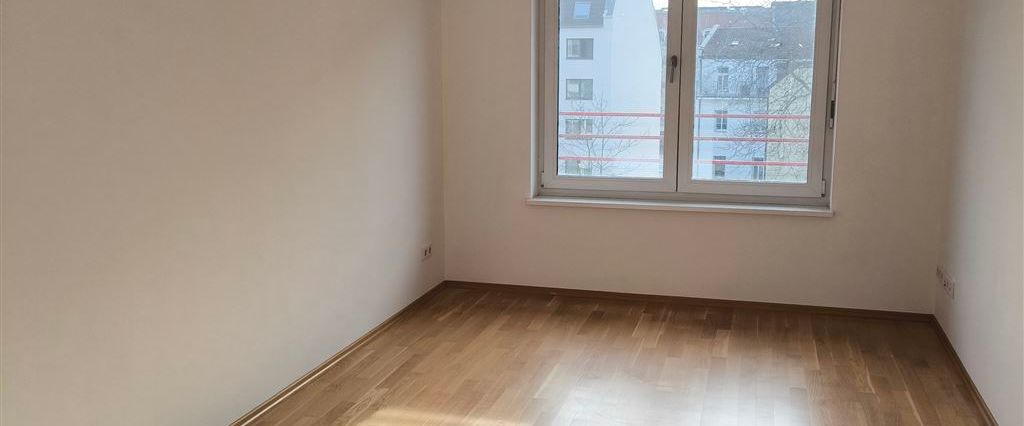 Zentrum-Südost! Wunderschöne 5 Zi. Whg., Parkett, 2 Bäder, Gäste WC, AK, Dachterrasse!!! - Photo 1