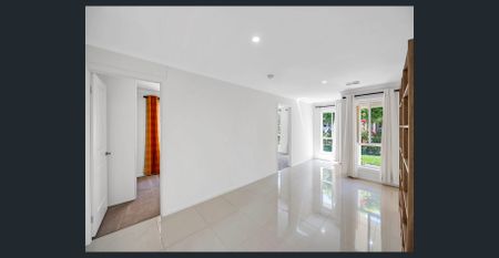 Spacious 4-Bedroom House with Solar Panels & Battery Inverter - Photo 2