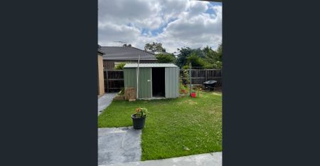 SPACIOUS FAMILY HOME - Photo 2