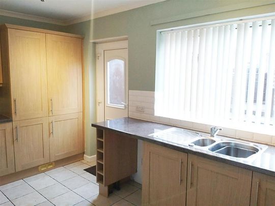 3 bedroom terraced house to rent - Photo 1