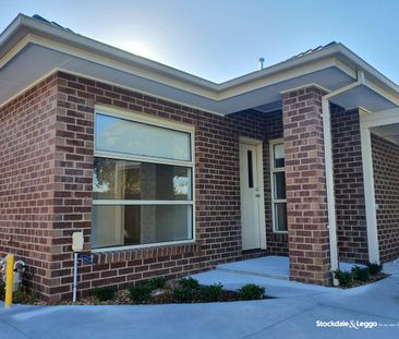 SPACIOUS 3 BEDROOM UNIT IN DOVETON - Photo 2