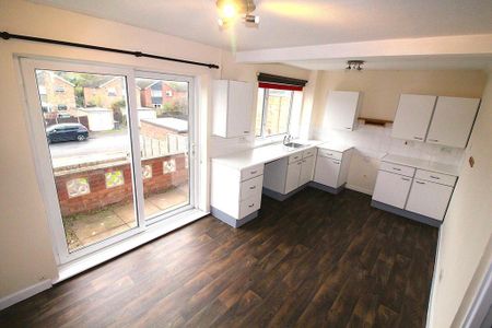 3 bedroom terraced house to rent - Photo 4