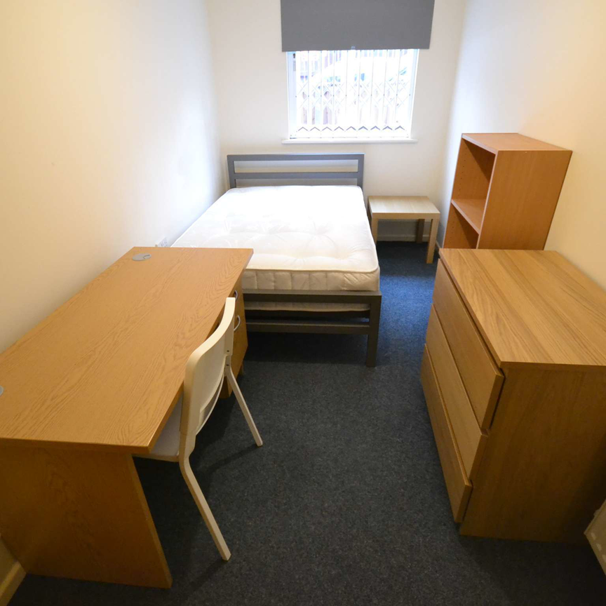 Radford Road Room 4 - Photo 1