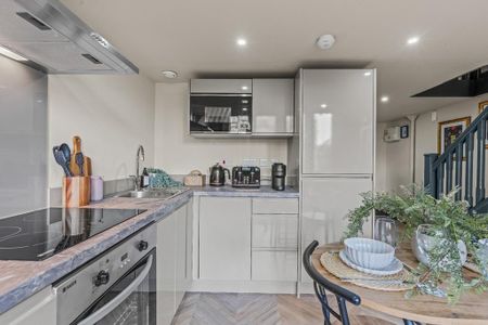 3 bedroom flat to rent - Photo 2