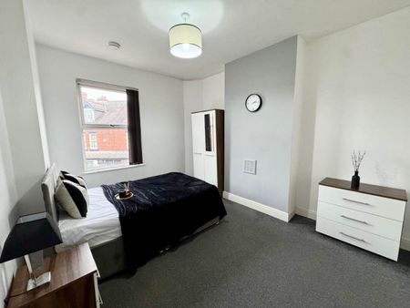 Mitford Place (Room 2), Armley, Leeds - Photo 2