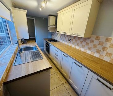 2 bedroom ground floor flat to rent - Photo 3