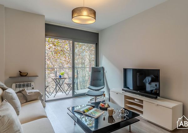 Modern 2-Bedroom Apartment in Poblenou with Balcony