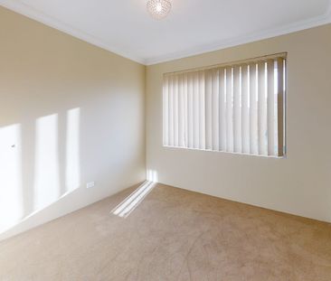 Spacious Family Home in Brighton - Photo 2