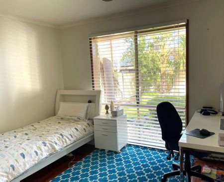 STUNNING FAMILY HOME IN PERFECT LOCATION - Photo 2