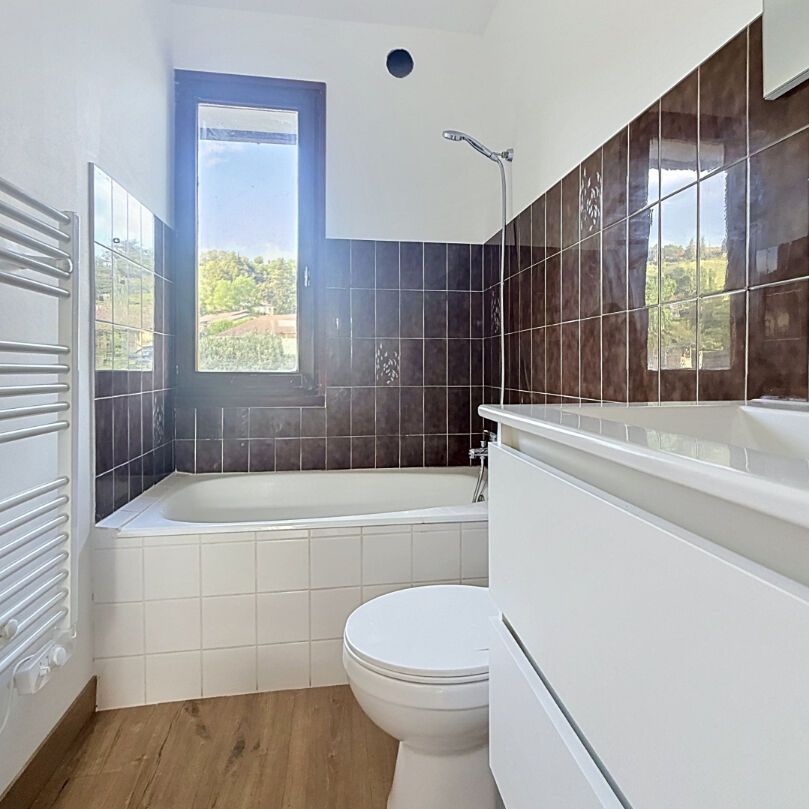 Appartement T1 LA COTE SAINT ANDRE à louer - Photo 1