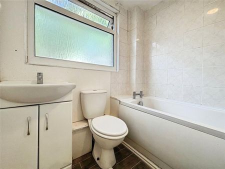 2 Bed Flat, Fulmead Road, RG30 - Photo 4