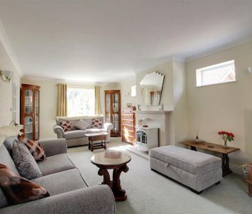 4 bedroom detached house to rent - Photo 3