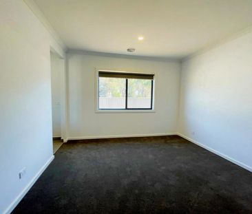 Spacious Family Home in a Quiet Court - Photo 5