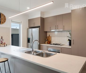 15 Hadley Lane, Craigieburn VIC 3064 - House For Rent | Domain - Photo 2