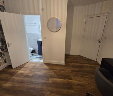9 bedroom detached bungalow to rent - Photo 3