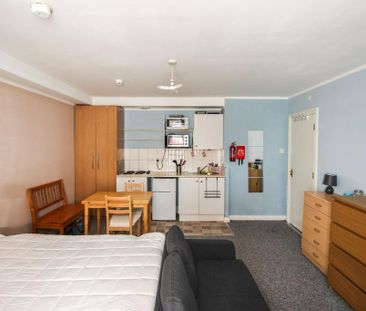 House share to rent - Photo 3