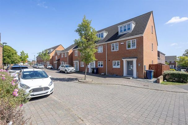 3 bedroom terraced house to rent - Photo 1