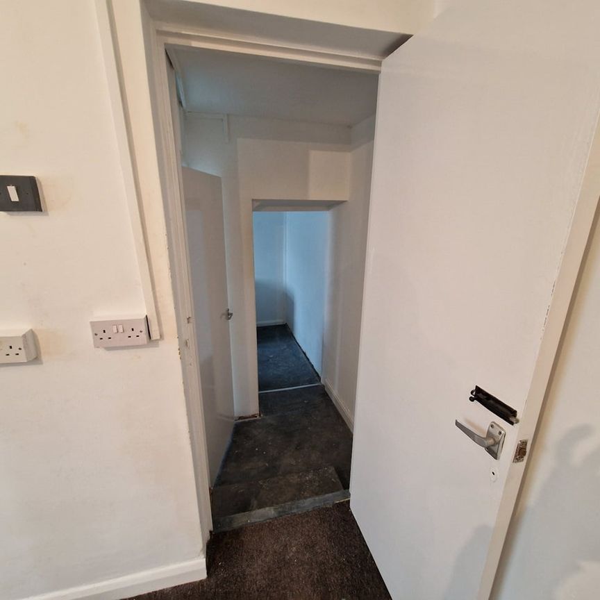 Studio Flat, Granville Road, LU1 - Photo 1