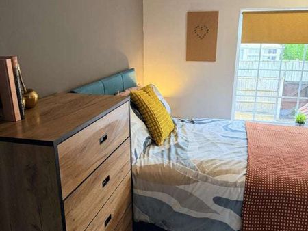 Mousehold Street Room 1 - Photo 2