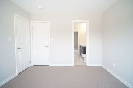 For Lease - 242 Springfield Crescent, Clearview, Ontario - Photo 4