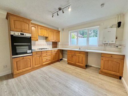 4 bedroom detached house to rent - Photo 2