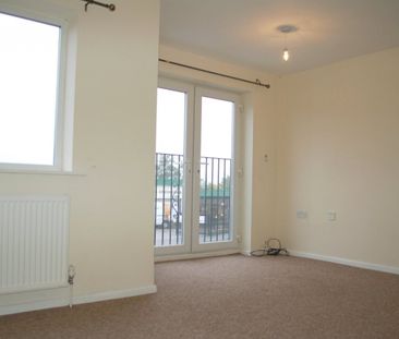 3 bed Terraced - To Let - Photo 6