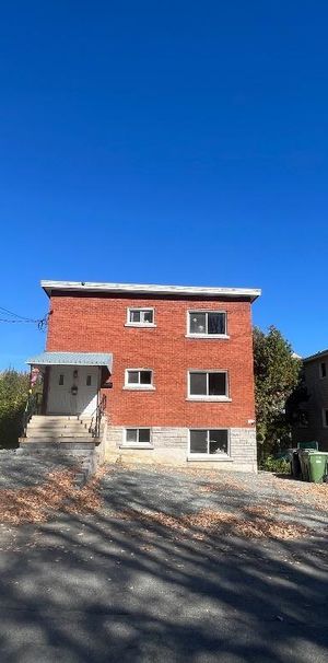 Grand 5 1/2 à louer - Chauffage et eau chaude inclus - Photo 1