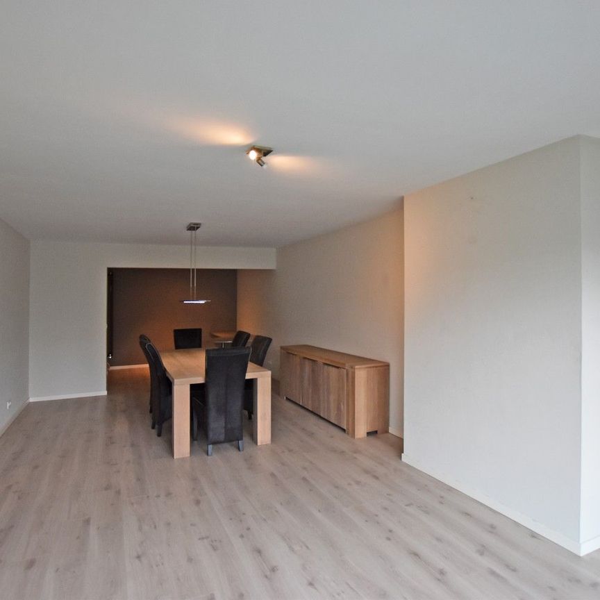 Gezellig gerenoveerd appartement met 2 slaapkamers te Deurne. - Photo 1