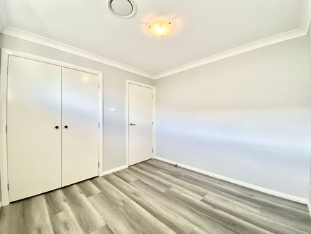 Elegant Family Living in Prestigious Oran Park! - Photo 3