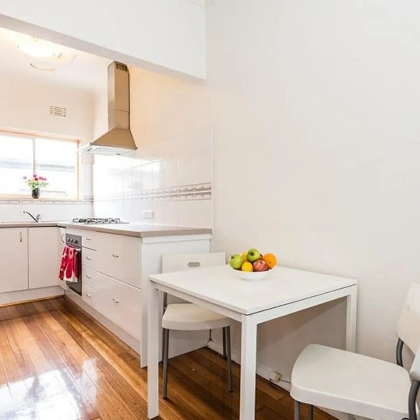 MORDIALLOC BAYSIDE & VILLAGE LIFESTYLE! - Photo 1