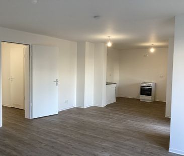 schöne 3-Zimmer-Wohnung mit Terrasse und neuer Einbauküche - Photo 2