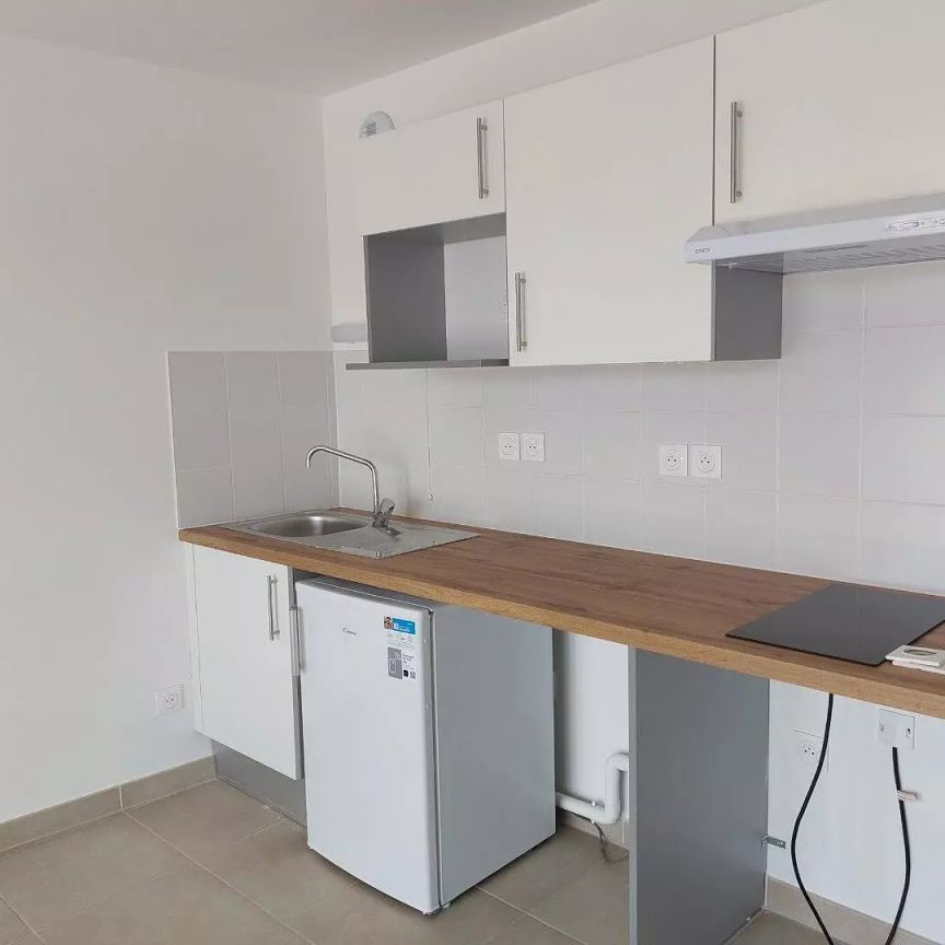 location Appartement T2 DE 45.5m² À CAVAILLON - Photo 1