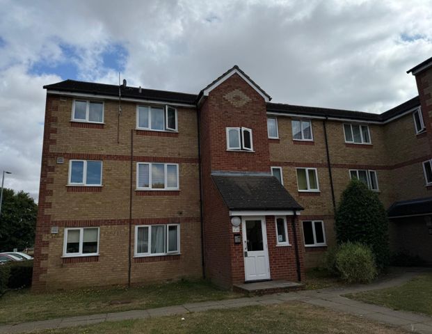 1 bed flat to rent in Prestatyn Close, Stevenage, SG1 - Photo 1