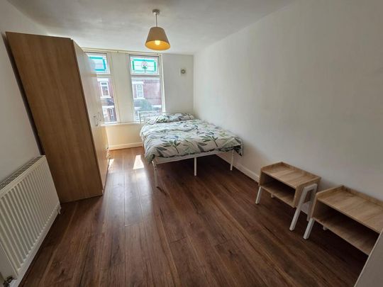 1 bedroom in a house share to rent - Photo 1