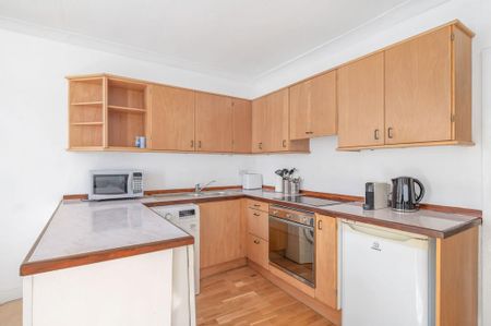 2 bedroom flat to rent - Photo 3