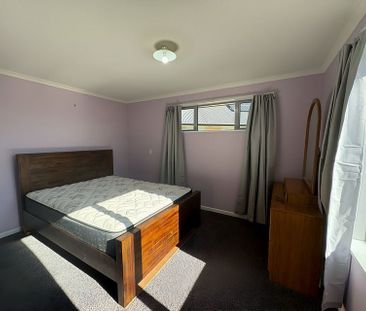 Spacious 190m2, 4-Bedroom Family Home - Photo 6