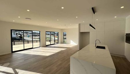 Modern family home - Photo 4