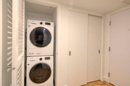 3460 Peel Street - Photo 2