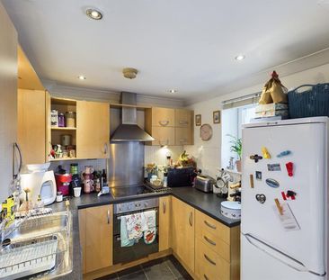 2 bedroom Flat To Let - Photo 5