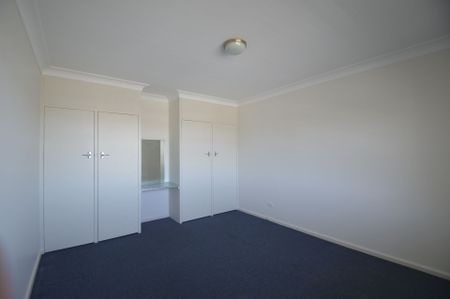 Spacious and Well-Located 2-Bedroom Flat – Available Now&excl; - Photo 4