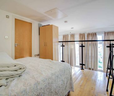 The Old School Euclid Street, Swindon, Swindon, SN1 - Photo 2